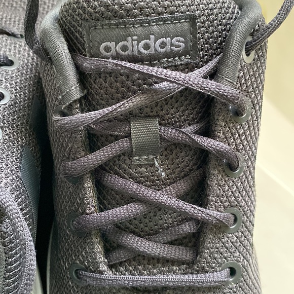 Adidas size Size 8 women’s cloudfoam athletic shoes QTFlex - black w/grey stripe - Picture 7 of 9